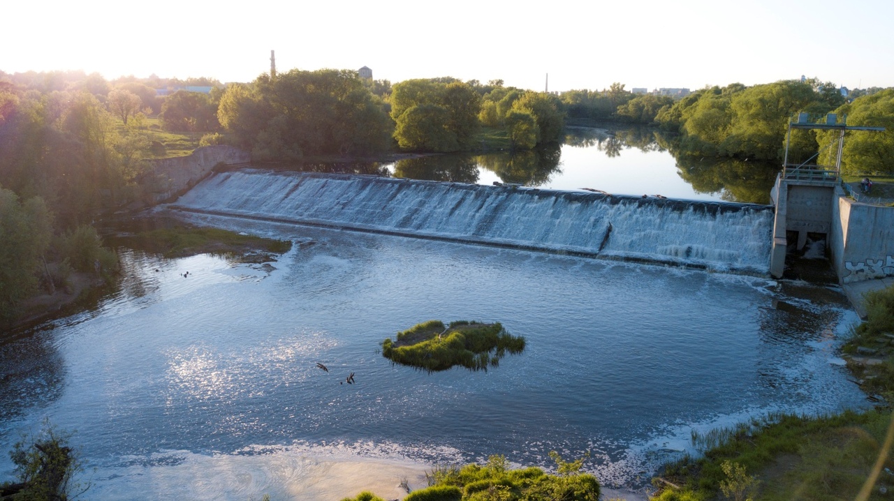 Плотина на реке Нара