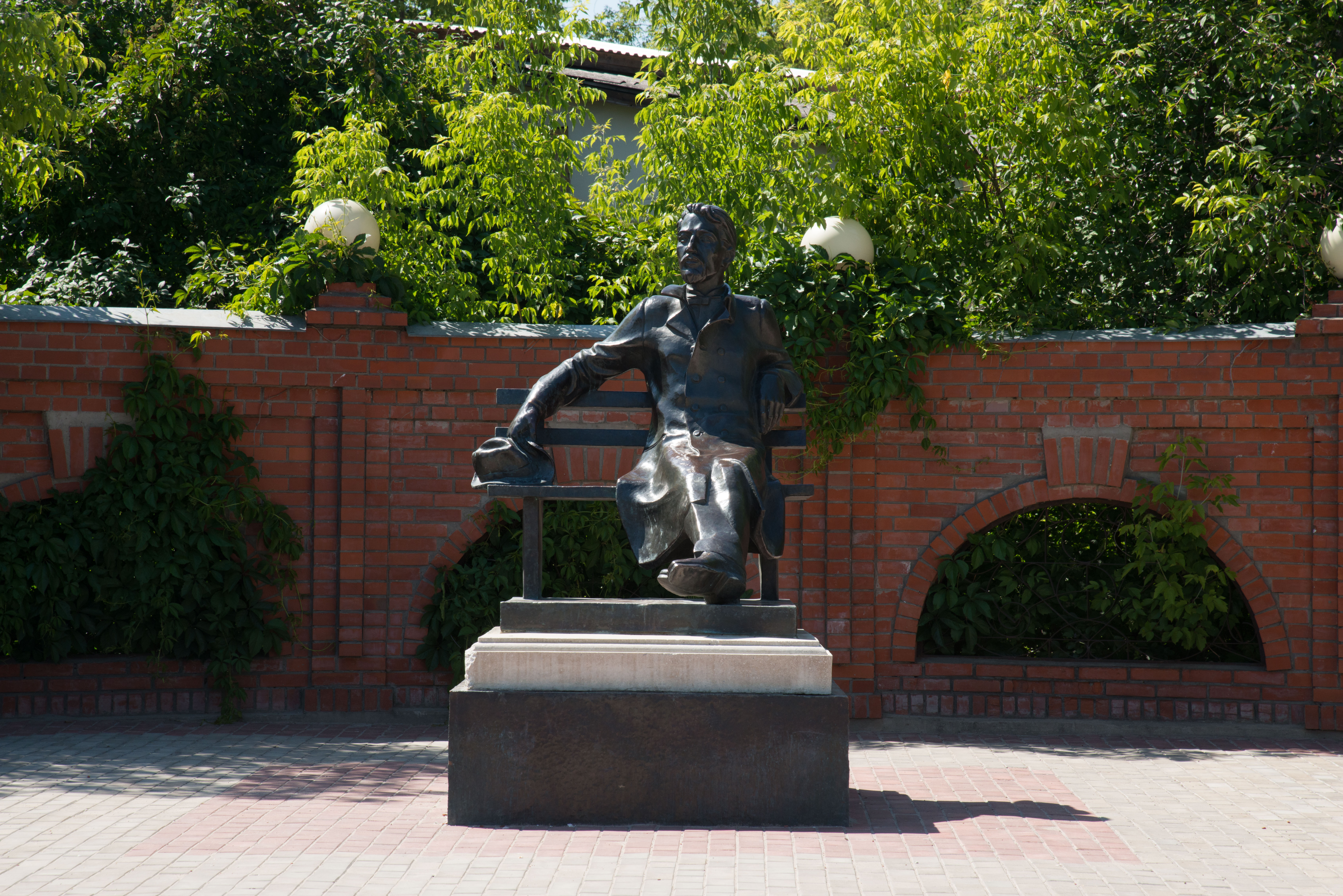 Культурно обогащаемся на улице Чехова!