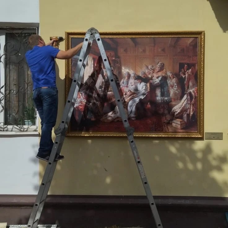 Шесть картин из уличной галереи Серпухова были отреставрированы